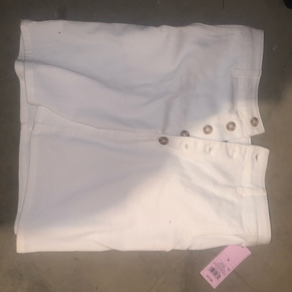 White skirt - Picture 2 of 2